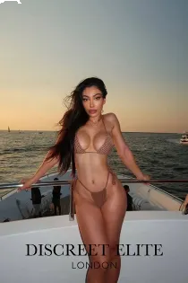 Escort Mariam with black hair