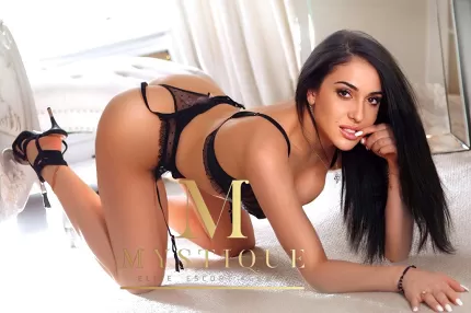 European escort Isabella