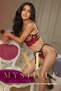 Julia escort available in London