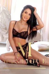 Isabella escort available in London