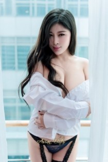 Nicole escort available in London