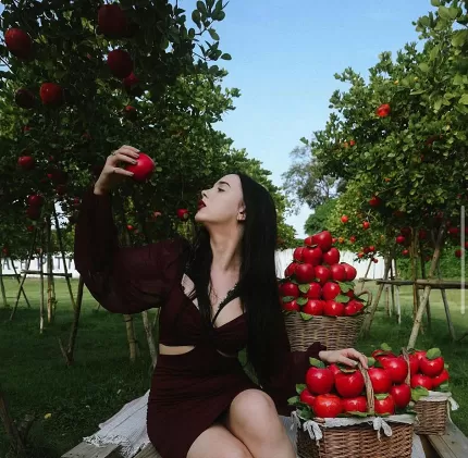 Roxy 48887066455 24 years old girl