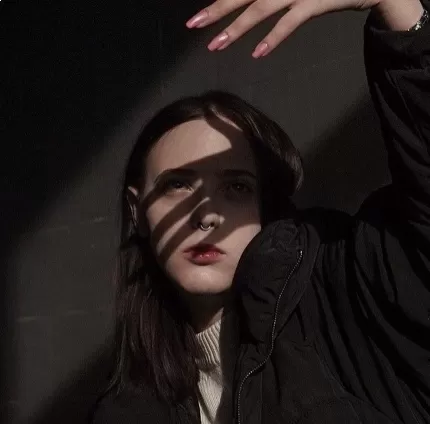 Escort Roxy 48887066455 with black hair