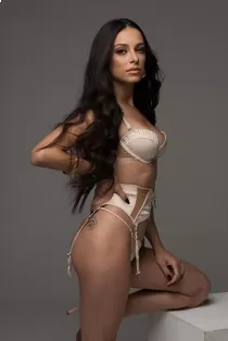 Antonella escort available in Dubai