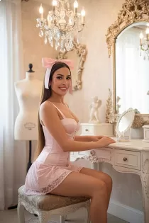 Escort Taisia 61489989641 with brunette hair