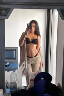 Escort Arabica 61489989641 with black hair