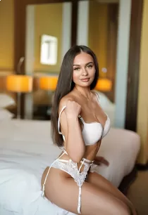 Russian escort Lola