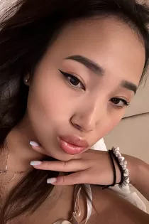 Escort Yuna 15794730263 with brunette hair