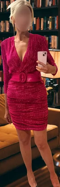 Escort Timeless Shay with blonde hair