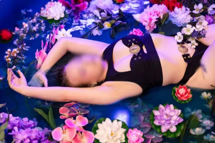 Faye Foxx 25 years old girl