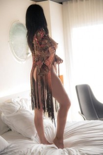 Hande escort available in Istanbul