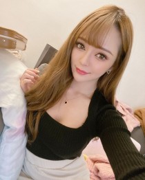 Singaporean escort Lizzy