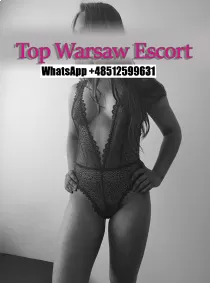 Escort Maya Escort Warsaw with brunette hair