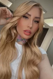 Escort Dantalia with blonde hair