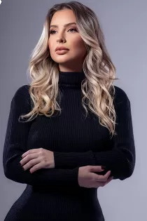 Escort Mirelly with blonde hair