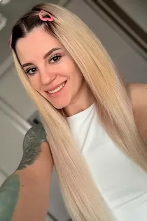 Lia B bust size Natural