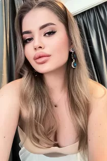 Escort Baronessa with brunette hair