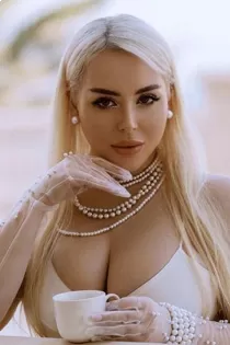 Ukrainian escort Olena