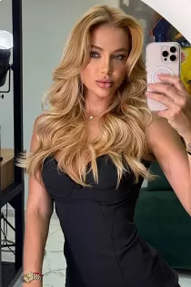 Yasmina escort available in London