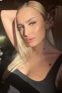 Monika escort available in London