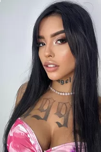 Chau escort available in London