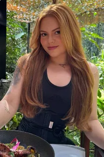 Escort Ogla with red hair