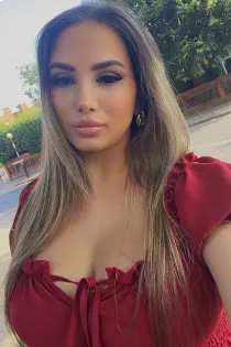 Carolina escort available in London