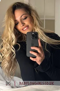 Mia escort available in London