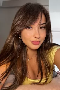 Akarimi escort available in London