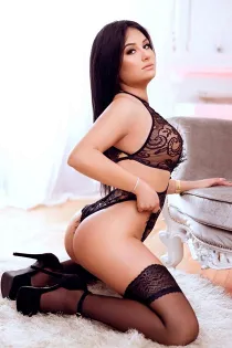 ellie escort available in London