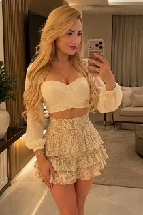 Elizabeth escort available in London