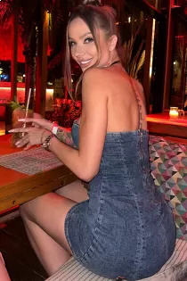 Escort Brixton with brunette hair