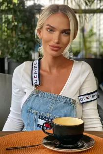 Escort Vesnyana with blonde hair