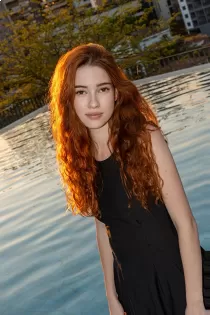 Escort Ogdena with red hair