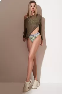 Escort Aloya with blonde hair