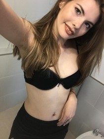 Escort CharlotteQx with brown hair