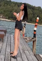 New beauty listed on petite gallery