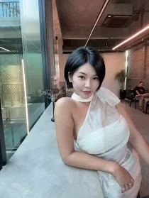 Escort Lydia Busty with black hair