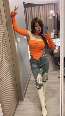 Escort Phuket girl with black hair