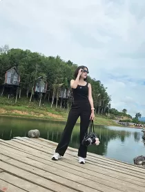 Escort Judy with black hair