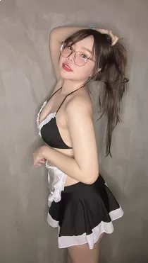 Raiiny 23 years old girl
