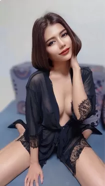 Escort Cream with black hair