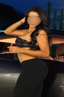 Escort Aida Escortss with black hair