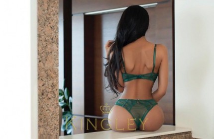 Naomi escort available in Dubai