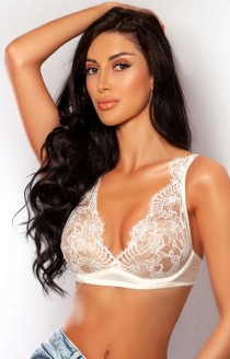 Axele escort available in London
