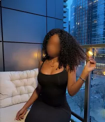 Escort Aamira Smith with brunette hair