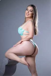 Escort Anna with blonde hair