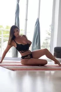 Emory escort available in Munchen