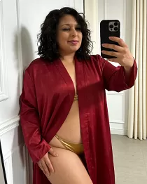 Noreen 40 years old girl