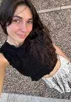 French brunette escort Josiane